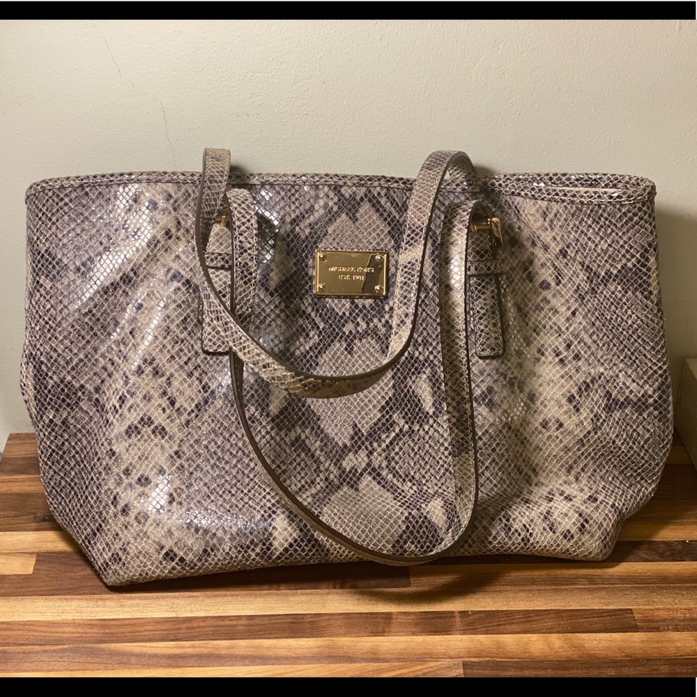 Michael Kors Jet Set Tote Bag